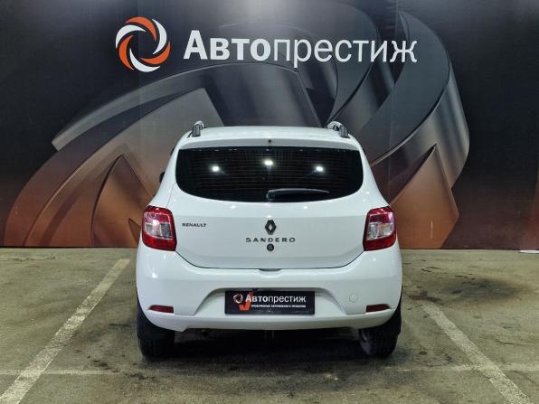 Renault Sandero II с пробегом 2015 года, цена 589 000 рублей, 134817 км, хэтчбек, Автокод Объявления
