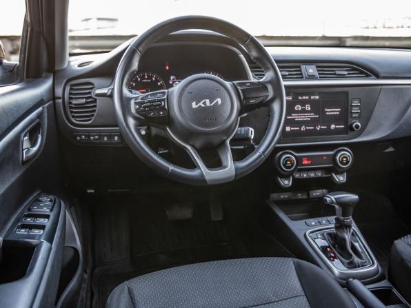 Kia Rio IV Рестайлинг с пробегом 2022 года, цена 1 733 000 рублей, 58041 км, седан, Автокод Объявления
