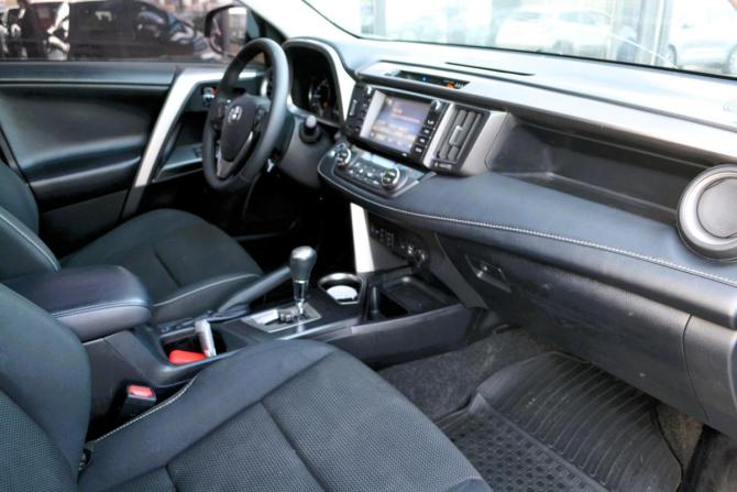 Toyota RAV4 IV (XA40) Рестайлинг с пробегом 2017 года, цена 2 250 000 рублей, 120000 км, внедорожник, Автокод Объявления