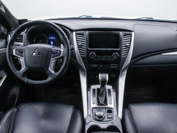 Mitsubishi Pajero Sport III с пробегом 2018 года, цена 2 470 000 рублей, 242957 км, внедорожник, Автокод Объявления