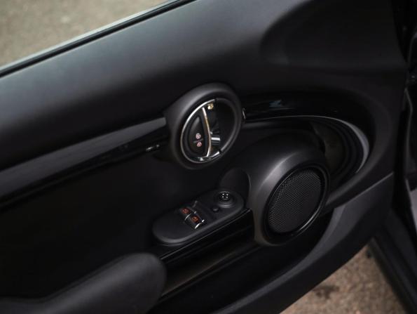 Mini Hatch III (F55/F56) Рестайлинг с пробегом 2019 года, цена 2 263 777 рублей, 34535 км, хэтчбек, Автокод Объявления