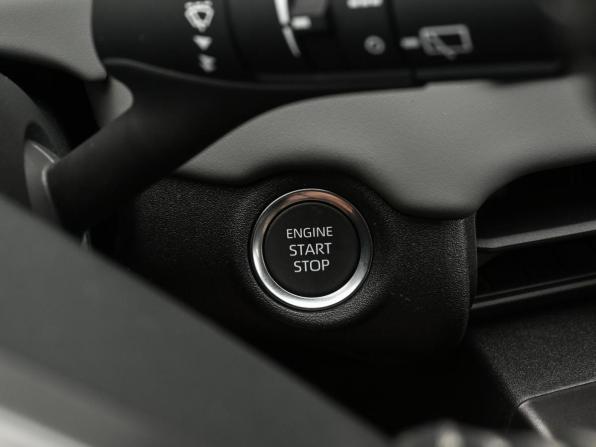 Toyota RAV4 VI (XA60) с пробегом 2025 года, цена 4 300 000 рублей, 15 км, внедорожник, Автокод Объявления