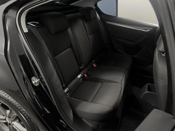Skoda Octavia III (A7) Рестайлинг с пробегом 2017 года, цена 1 549 200 рублей, 161177 км, лифтбек, Автокод Объявления