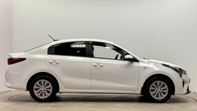 Kia Rio IV Рестайлинг с пробегом 2021 года, цена 1 460 000 рублей, 125000 км, седан, Автокод Объявления