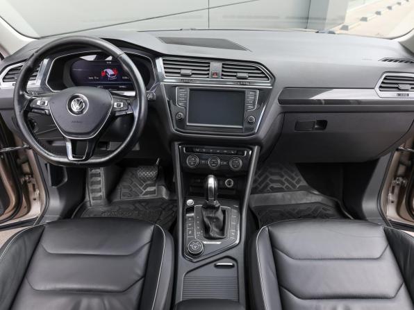 Volkswagen Tiguan II с пробегом 2017 года, цена 2 198 000 рублей, 182000 км, внедорожник, Автокод Объявления