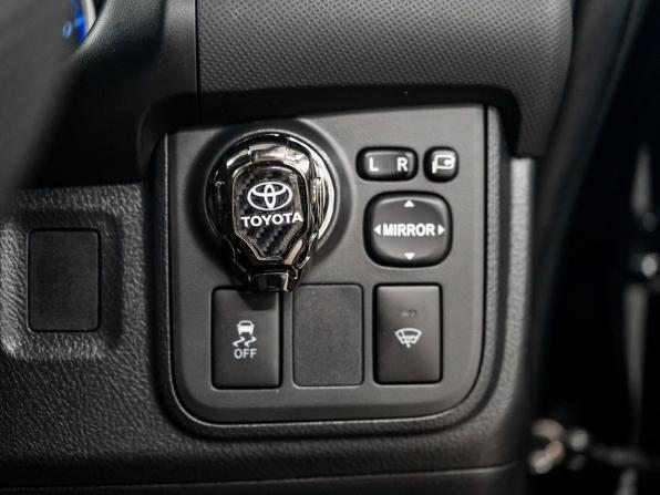 Toyota Wish II Рестайлинг с пробегом 2013 года, цена 1 500 000 рублей, 130060 км, минивэн, Автокод Объявления