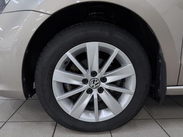 Volkswagen Polo V Рестайлинг с пробегом 2015 года, цена 890 000 рублей, 100860 км, седан, Автокод Объявления