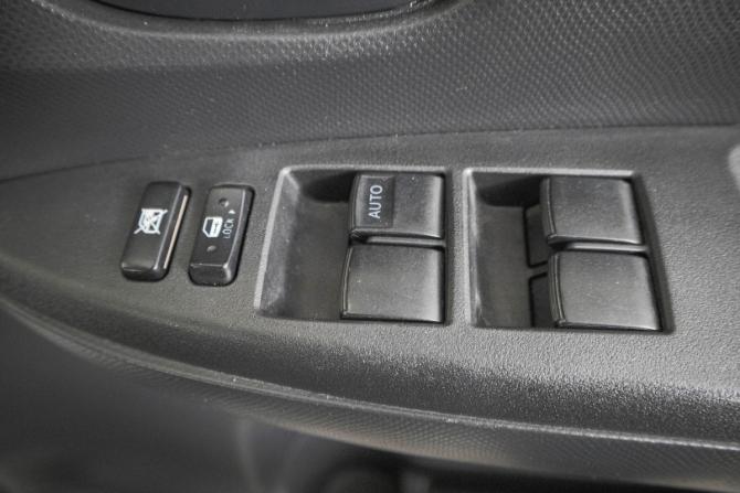 Toyota Ractis I с пробегом 2005 года, цена 659 000 рублей, 235400 км, хэтчбек, Автокод Объявления