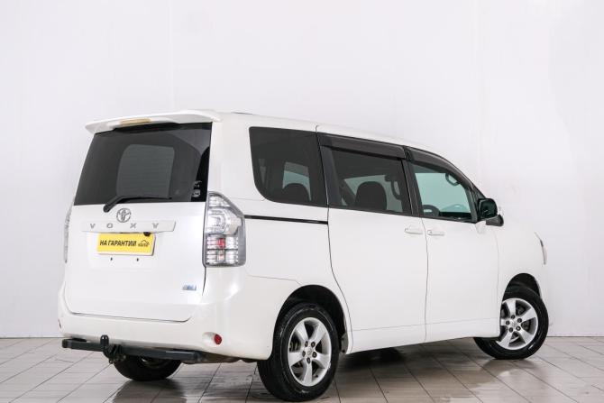Toyota Voxy II (R70) с пробегом 2010 года, цена 1 349 000 рублей, 190808 км, минивэн, Автокод Объявления