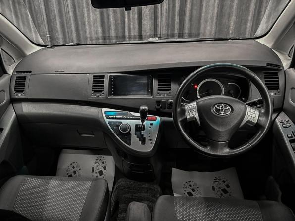 Toyota ISis I Рестайлинг с пробегом 2011 года, цена 1 220 000 рублей, 151000 км, минивэн, Автокод Объявления