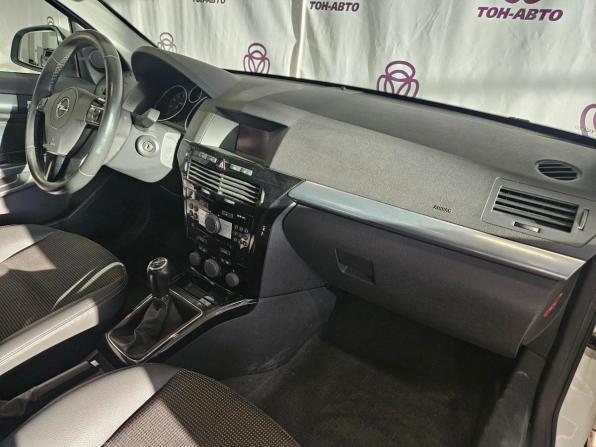 Opel Astra H Рестайлинг с пробегом 2013 года, цена 633 000 рублей, 127891 км, седан, Автокод Объявления