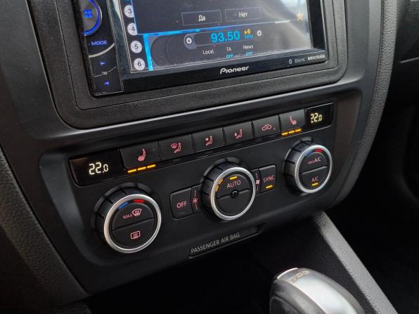 Volkswagen Jetta VI с пробегом 2013 года, цена 898 000 рублей, 228704 км, седан, Автокод Объявления