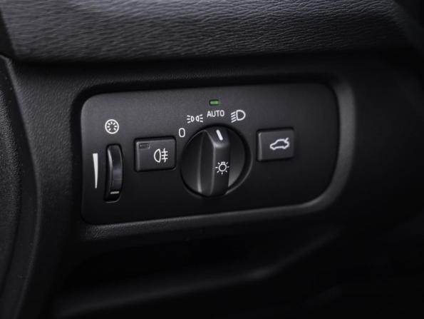 Volvo V40 Cross Country I Рестайлинг с пробегом 2019 года, цена 1 899 000 рублей, 76671 км, хэтчбек, Автокод Объявления