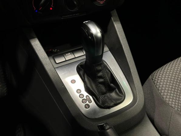 Volkswagen Jetta VI с пробегом 2013 года, цена 950 000 рублей, 198981 км, седан, Автокод Объявления