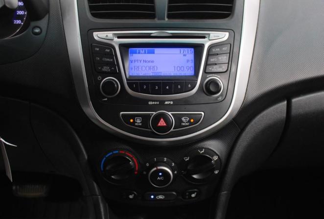 Hyundai Solaris I с пробегом 2012 года, цена 920 000 рублей, 125533 км, хэтчбек, Автокод Объявления