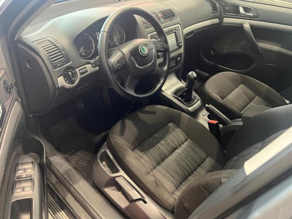 Skoda Octavia II (A5) Рестайлинг с пробегом 2013 года, цена 799 000 рублей, 230536 км, лифтбек, Автокод Объявления