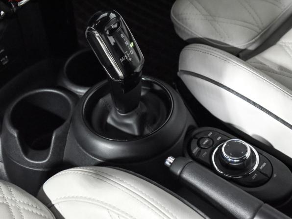 Mini Hatch III (F55/F56) Рестайлинг 2 с пробегом 2022 года, цена 3 700 000 рублей, 24750 км, хэтчбек, Автокод Объявления