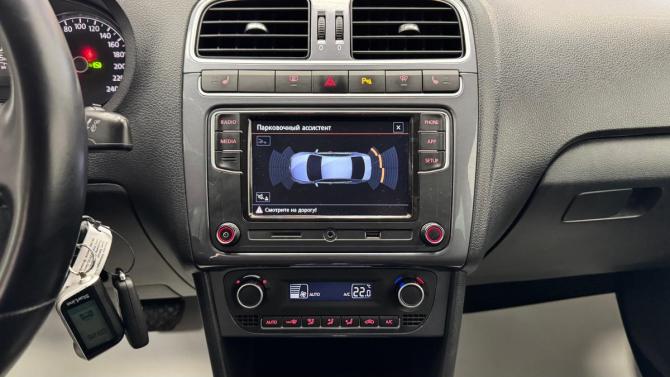Volkswagen Polo V Рестайлинг с пробегом 2019 года, цена 1 299 500 рублей, 62504 км, седан, Автокод Объявления