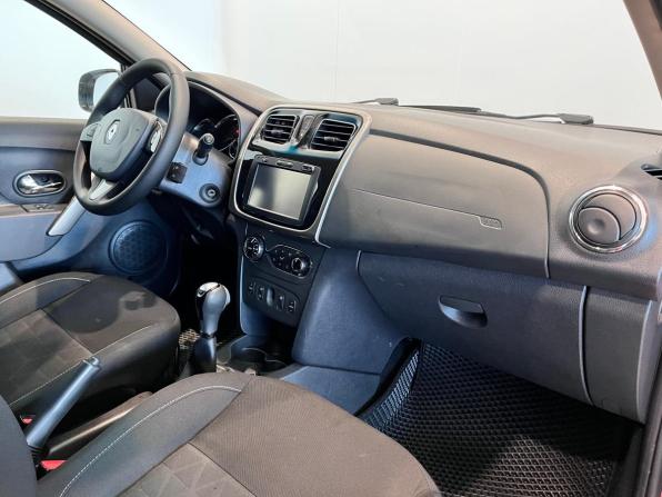 Renault Sandero II с пробегом 2017 года, цена 980 000 рублей, 136082 км, хэтчбек, Автокод Объявления