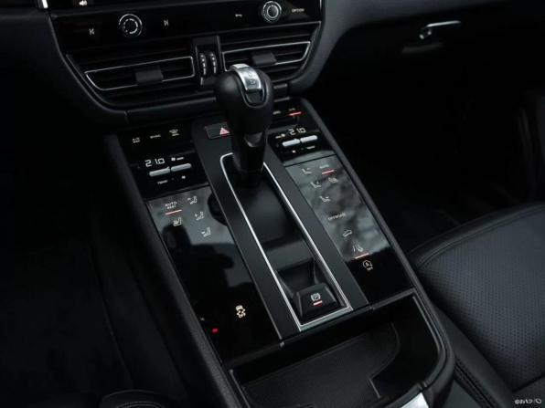 Porsche Macan I Рестайлинг 2 с пробегом 2023 года, цена 9 900 000 рублей, 17521 км, внедорожник, Автокод Объявления