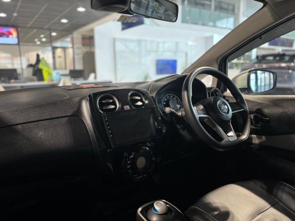 Nissan Note II Рестайлинг с пробегом 2017 года, цена 975 000 рублей, 132583 км, хэтчбек, Автокод Объявления