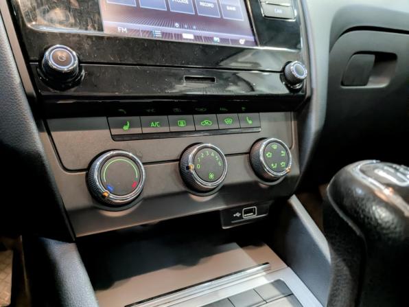 Skoda Octavia III (A7) Рестайлинг с пробегом 2019 года, цена 1 320 000 рублей, 92770 км, лифтбек, Автокод Объявления