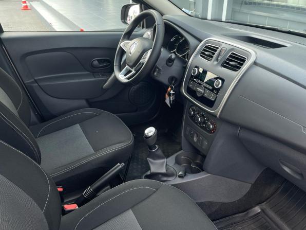 Renault Sandero II Рестайлинг с пробегом 2021 года, цена 1 350 000 рублей, 34000 км, хэтчбек, Автокод Объявления