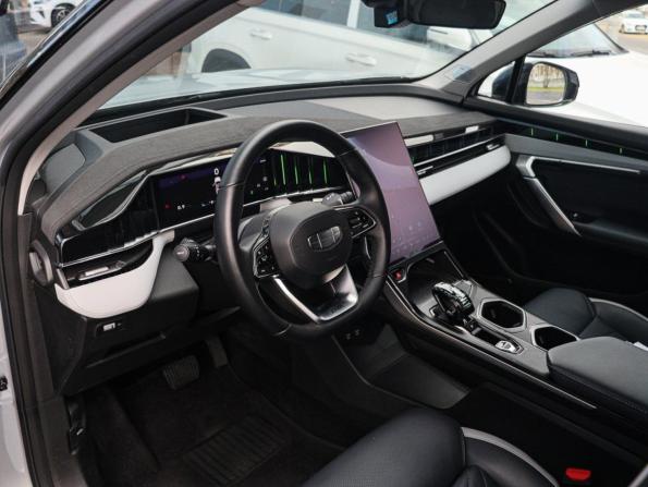 Geely Atlas II с пробегом 2024 года, цена 3 049 000 рублей, 20502 км, внедорожник, Автокод Объявления