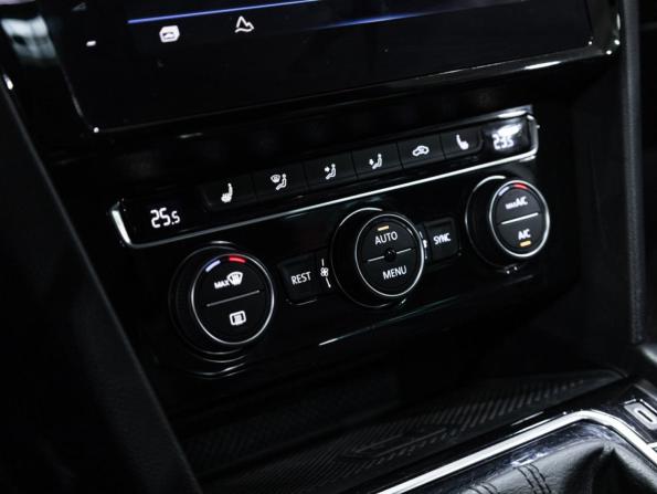 Volkswagen Passat B8 Рестайлинг с пробегом 2019 года, цена 4 039 700 рублей, 92409 км, универсал, Автокод Объявления