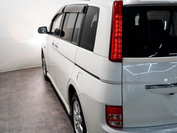 Toyota ISis I Рестайлинг с пробегом 2010 года, цена 1 270 000 рублей, 139389 км, компактвэн, Автокод Объявления
