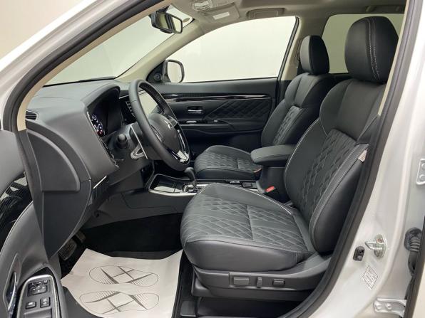 Mitsubishi Outlander III Рестайлинг 3 с пробегом 2022 года, цена 3 850 000 рублей, 900 км, внедорожник, Автокод Объявления