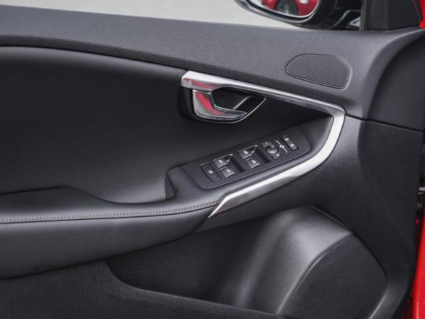 Volvo V40 Cross Country I Рестайлинг с пробегом 2019 года, цена 1 899 000 рублей, 76671 км, хэтчбек, Автокод Объявления