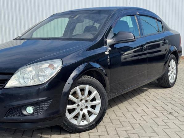 Opel Astra H Рестайлинг с пробегом 2011 года, цена 645 000 рублей, 199000 км, седан, Автокод Объявления