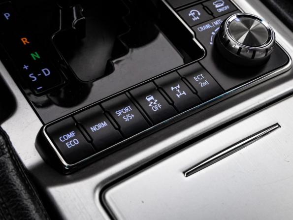 Toyota Land Cruiser 200 Series Рестайлинг 2 с пробегом 2017 года, цена 5 990 000 рублей, 195000 км, внедорожник, Автокод Объявления