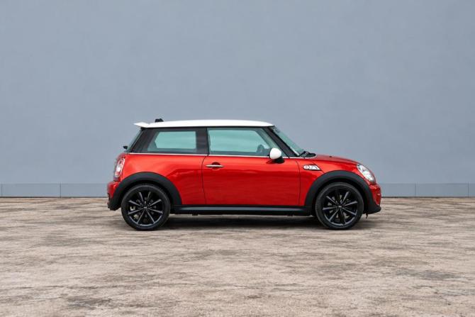 Mini Hatch II (R56) Рестайлинг с пробегом 2013 года, цена 1 369 000 рублей, 123804 км, хэтчбек, Автокод Объявления