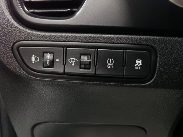 Kia Rio IV Рестайлинг с пробегом 2020 года, цена 1 649 000 рублей, 83500 км, хэтчбек, Автокод Объявления