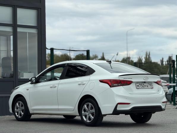 Hyundai Solaris II с пробегом 2018 года, цена 1 392 000 рублей, 125432 км, седан, Автокод Объявления