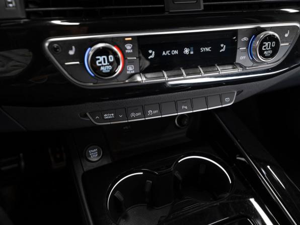 Audi A4 V (B9) Рестайлинг с пробегом 2020 года, цена 3 530 000 рублей, 52056 км, седан, Автокод Объявления