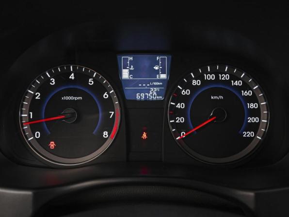 Hyundai Solaris I Рестайлинг с пробегом 2015 года, цена 1 029 000 рублей, 69750 км, хэтчбек, Автокод Объявления