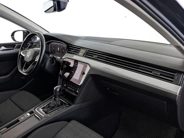 Volkswagen Passat B8 Рестайлинг с пробегом 2021 года, цена 2 450 000 рублей, 119320 км, универсал, Автокод Объявления