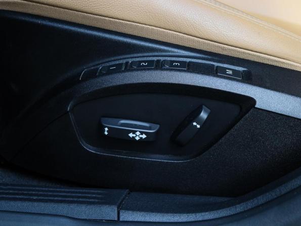 Volvo V40 Cross Country I Рестайлинг с пробегом 2019 года, цена 2 500 000 рублей, 30323 км, хэтчбек, Автокод Объявления