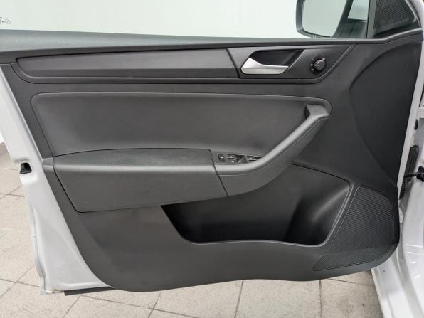 Volkswagen Polo VI с пробегом 2021 года, цена 1 580 000 рублей, 56992 км, лифтбек, Автокод Объявления