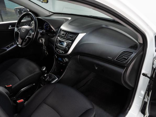 Hyundai Solaris I Рестайлинг с пробегом 2015 года, цена 940 000 рублей, 156799 км, хэтчбек, Автокод Объявления