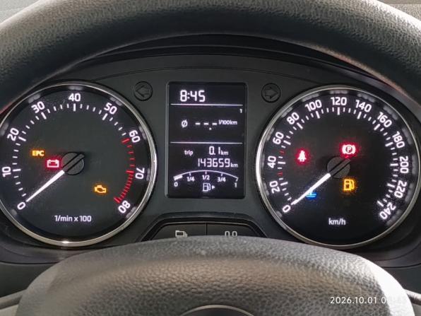 Skoda Rapid I с пробегом 2015 года, цена 950 000 рублей, 143659 км, лифтбек, Автокод Объявления