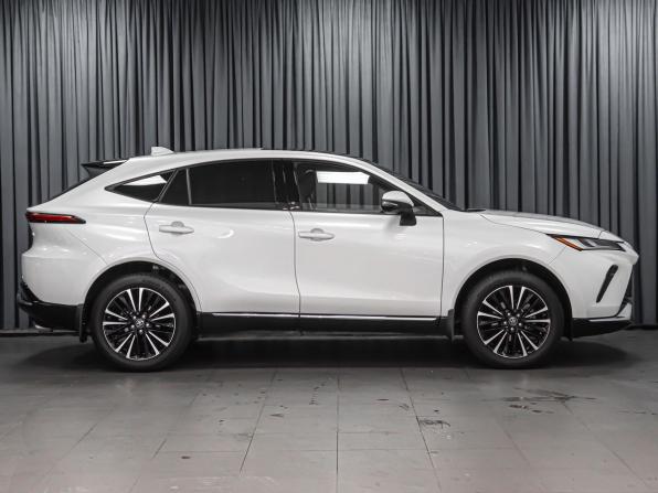 Toyota Venza II с пробегом 2023 года, цена 4 349 000 рублей, 34220 км, внедорожник, Автокод Объявления