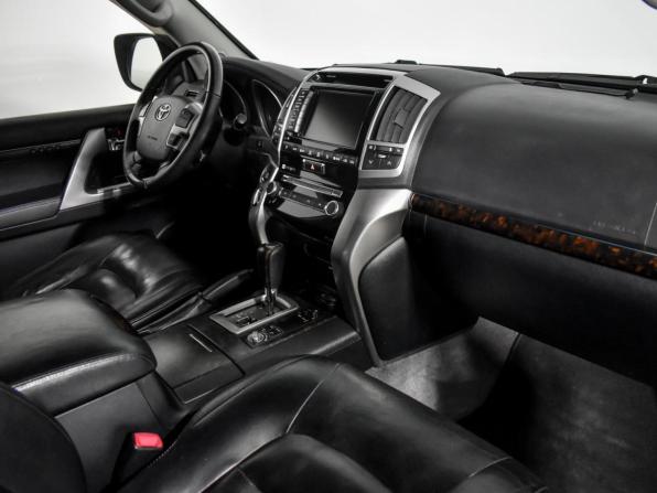 Toyota Land Cruiser 200 Series Рестайлинг 1 с пробегом 2012 года, цена 3 150 000 рублей, 284406 км, внедорожник, Автокод Объявления