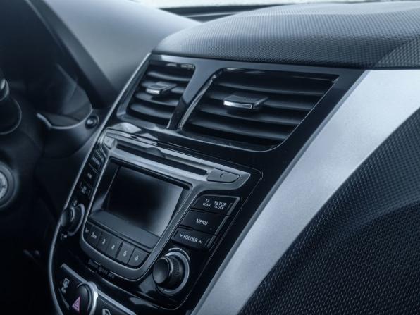Hyundai Solaris I Рестайлинг с пробегом 2015 года, цена 1 179 900 рублей, 117000 км, седан, Автокод Объявления