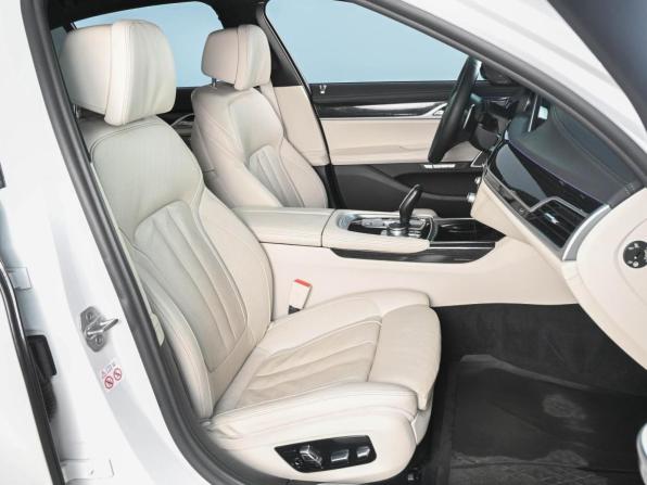 BMW 7 серии VI (G11/G12) с пробегом 2017 года, цена 3 299 000 рублей, 123725 км, седан, Автокод Объявления