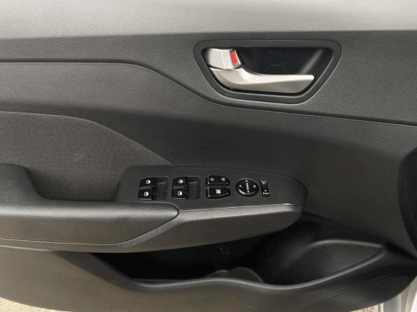 Hyundai Solaris II с пробегом 2018 года, цена 995 000 рублей, 194080 км, седан, Автокод Объявления