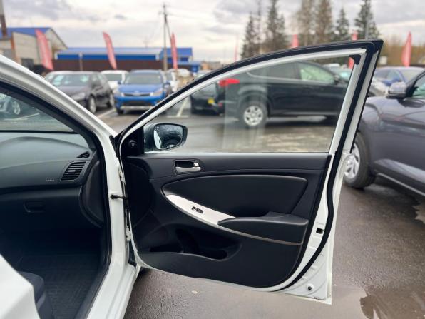 Hyundai Solaris I Рестайлинг с пробегом 2015 года, цена 770 000 рублей, 122371 км, хэтчбек, Автокод Объявления